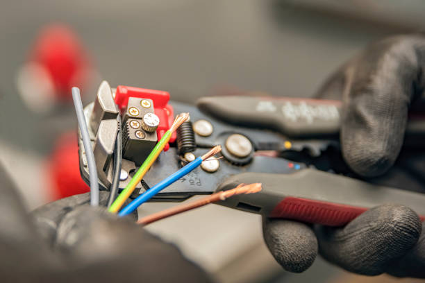 Best Local Electrician Companies  in Navarre, OH